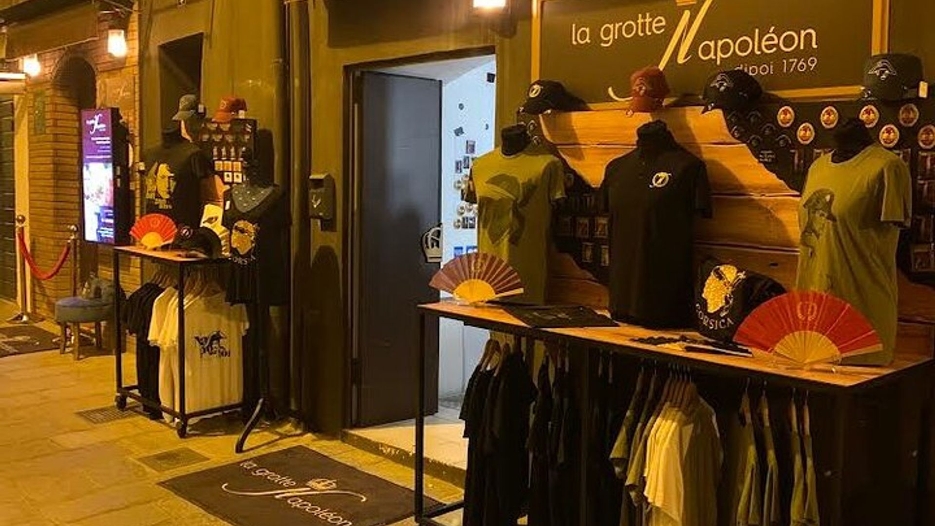 Caverna di Napoleone - Intrattenimento - Pacchetto scoperta/bevande