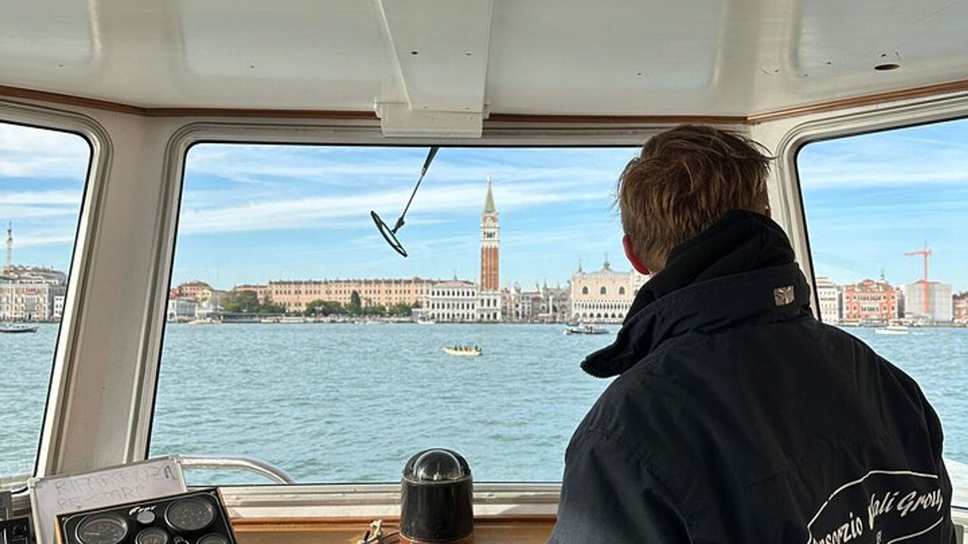 1-hour panoramic tour of Venice by boat