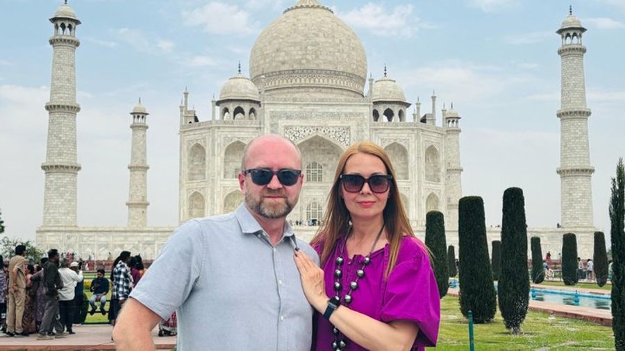 Private Day Tour from Delhi with 5-Star Lunch: Agra Taj Mahal