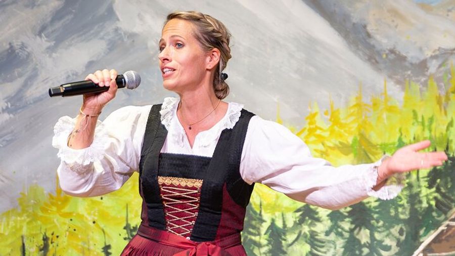 Innsbruck Tyrolean Folk Music Show and 3-Course Dinner Option