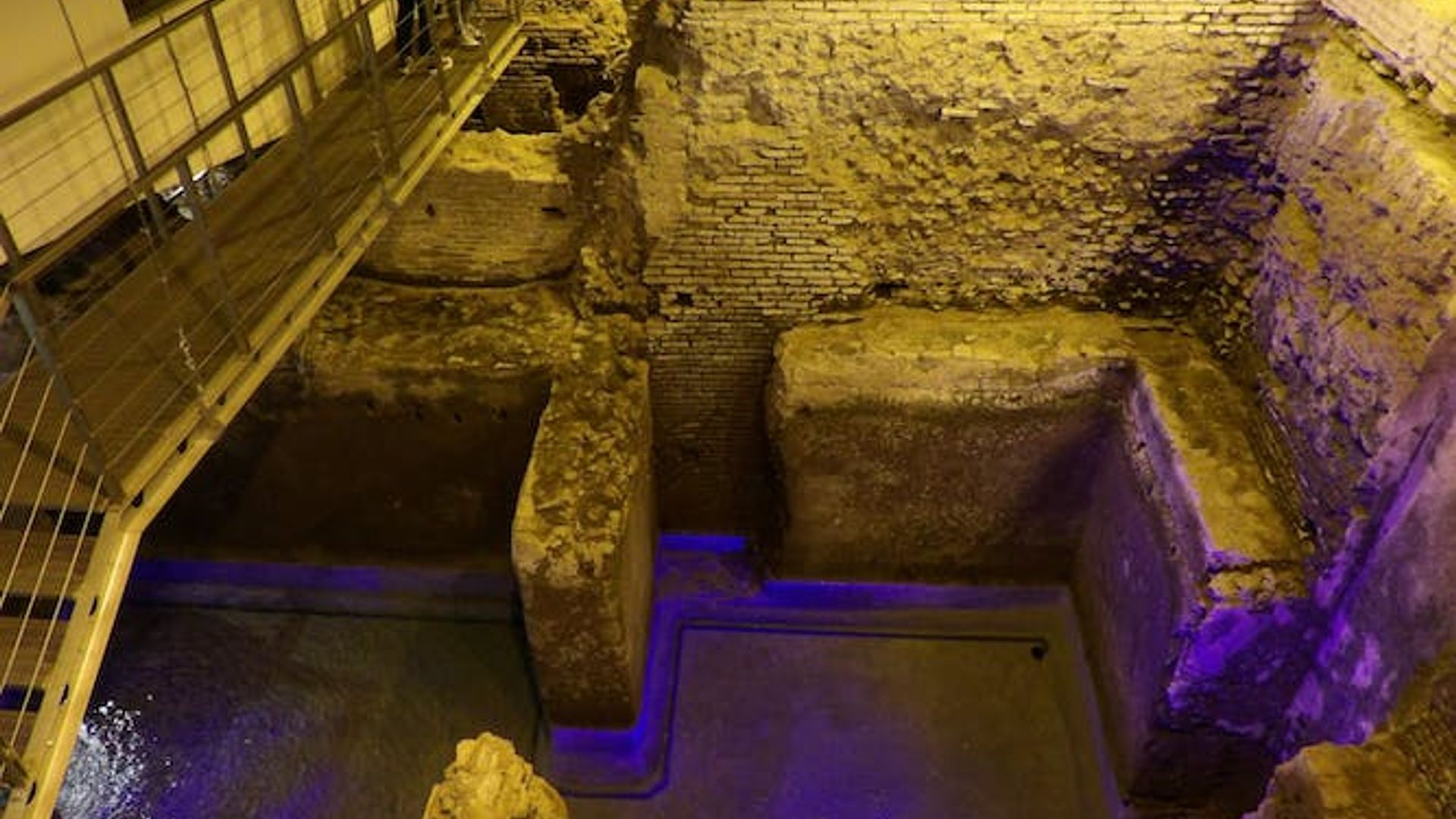 Trevi Fountain and Piazza Navona underground guided walking tour