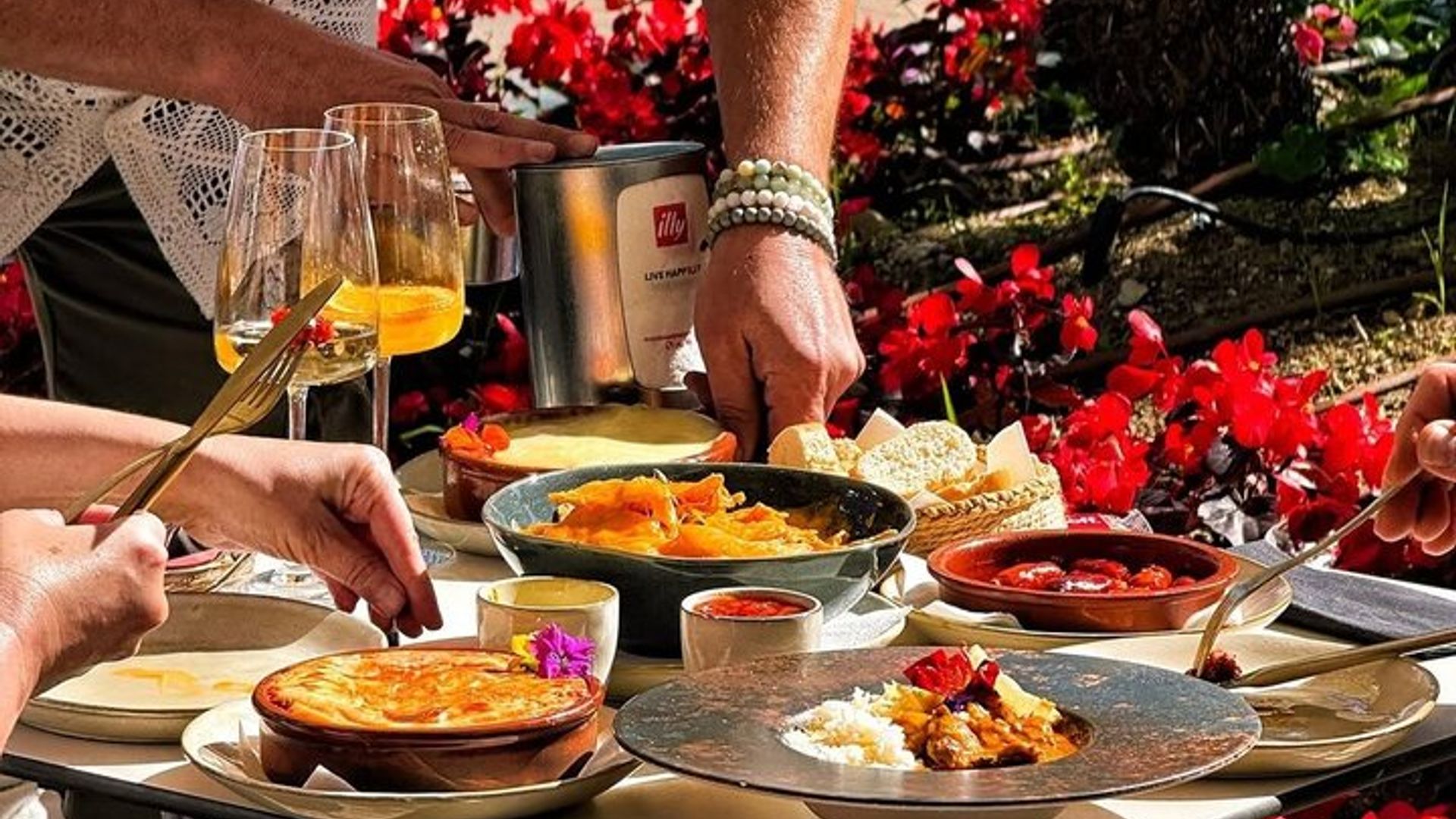 Barcelona: Private Wine Tasting and Tapas Tour