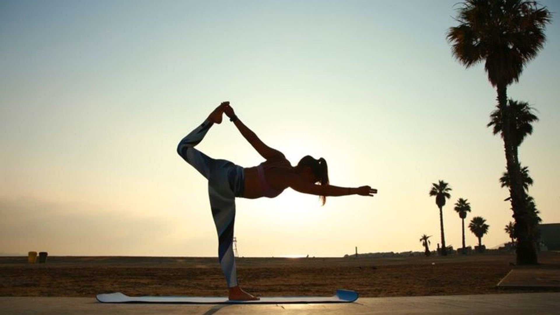Yoga and Sailing Experience with Healthy Brunch in Barcelona