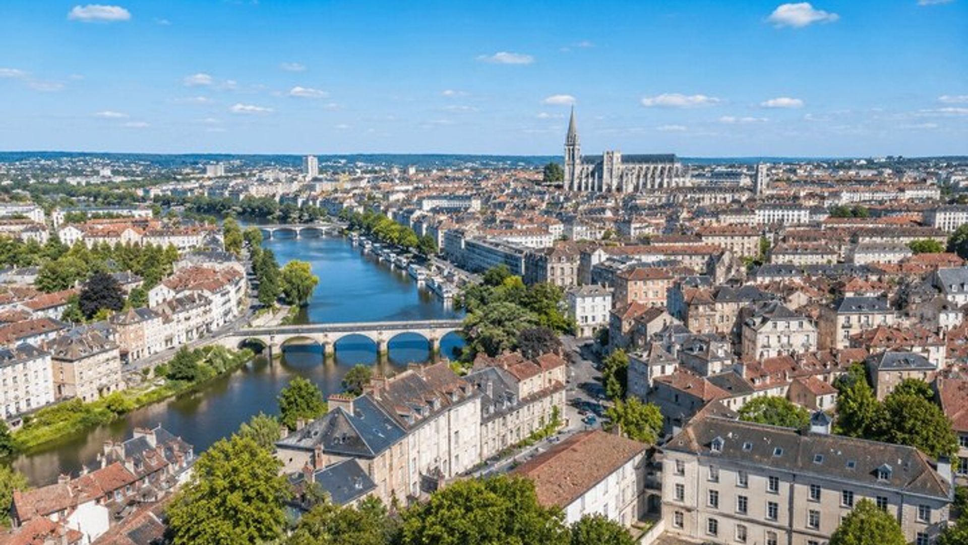 Hello Limoges: Private 2-Hour Intro City Walk with Local Guide