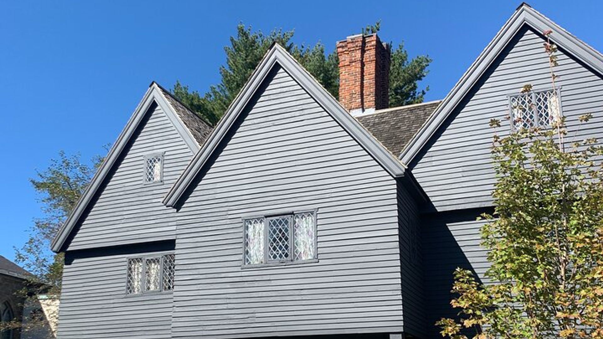 Visite à pied autoguidée des fantômes de Salem sur smartphone