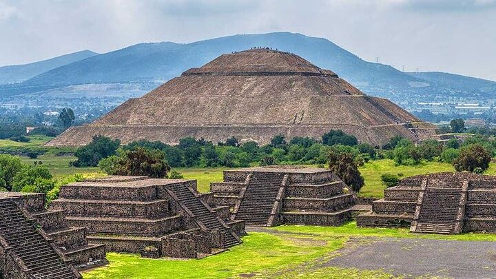 Teotihuacán, Tlatelolco, Guadalupe sanctuary and tequila tasting