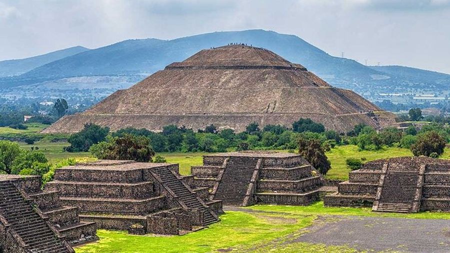 Teotihuacán, Tlatelolco, Guadalupe sanctuary and tequila tasting