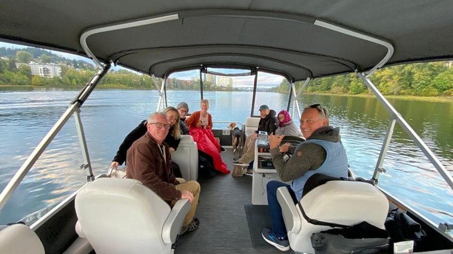 2-Hour Private Scenic River Boat Tour on the Willamette River