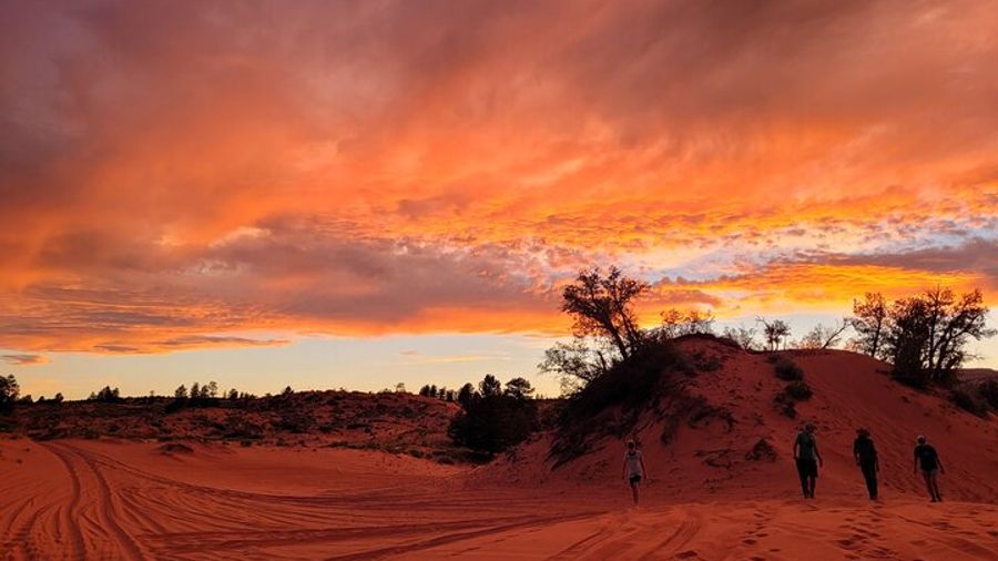 Peekaboo Slot Canyon Sandboarding and UTV Sunset Adventure