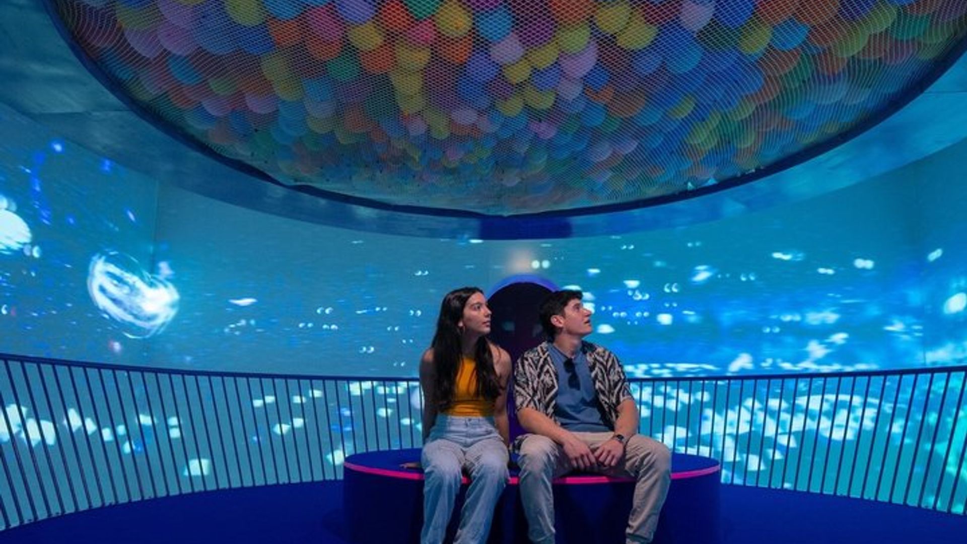 Bubble Planet Montreal: Immersive Digital Interactive Experience