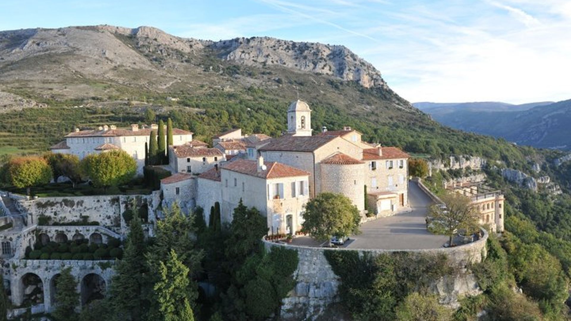 Découvrez nos champs et notre visite partagée d'une journée au lac au départ de Nice