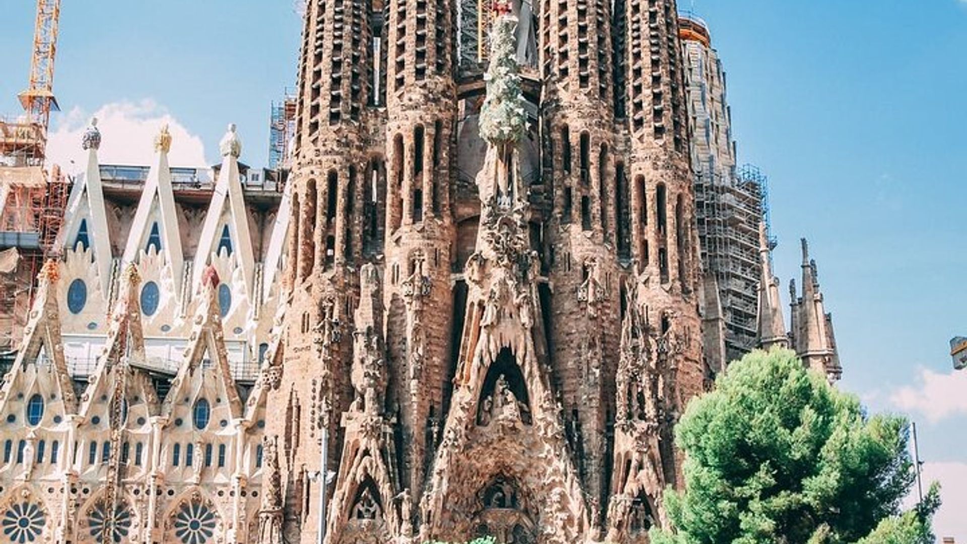 Barcelona Old Town Private Walking Tour with Churros Tasting