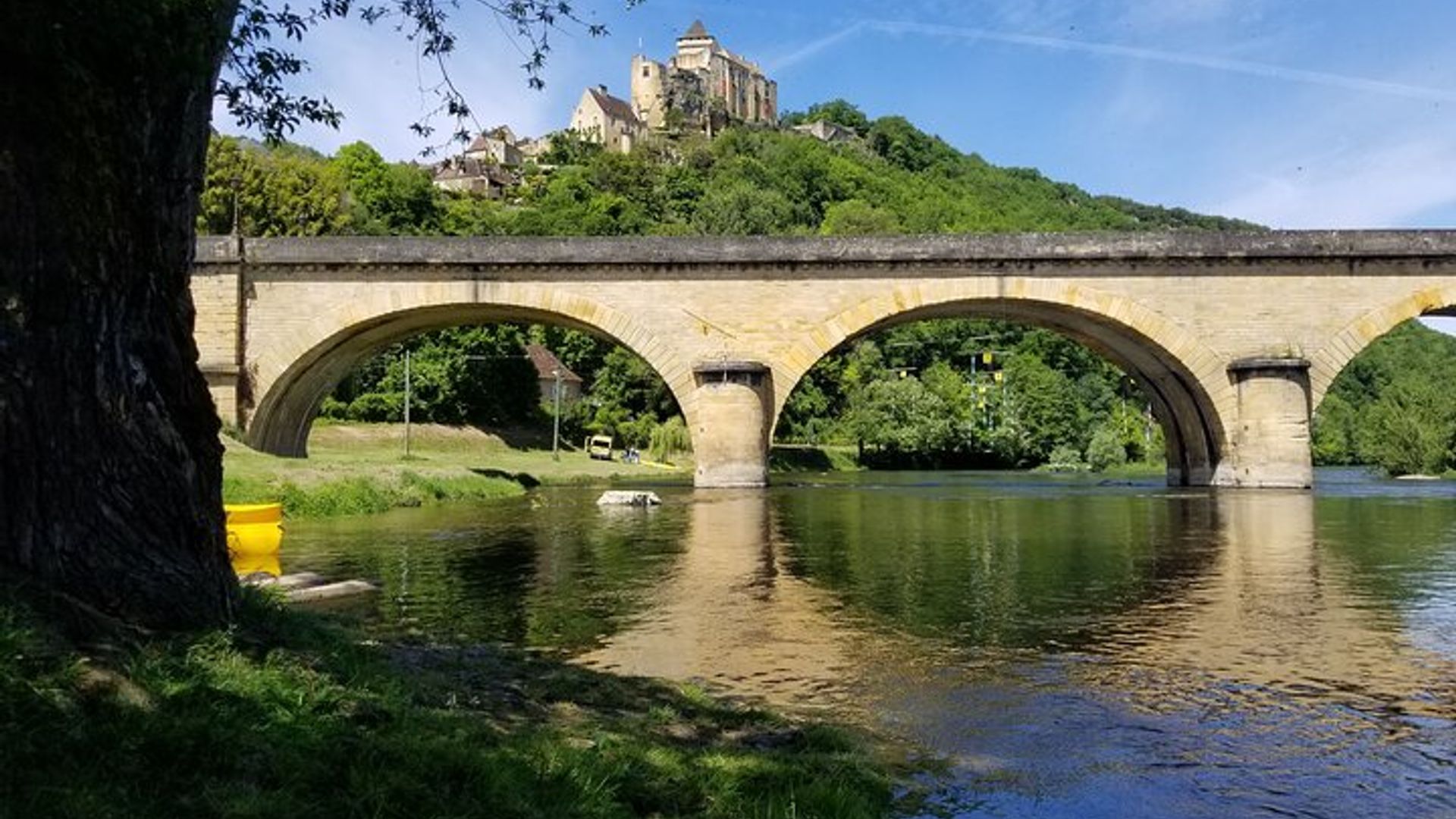 Dordogne River and Chateaux Kayak Half-Day Self-Guided Tour
