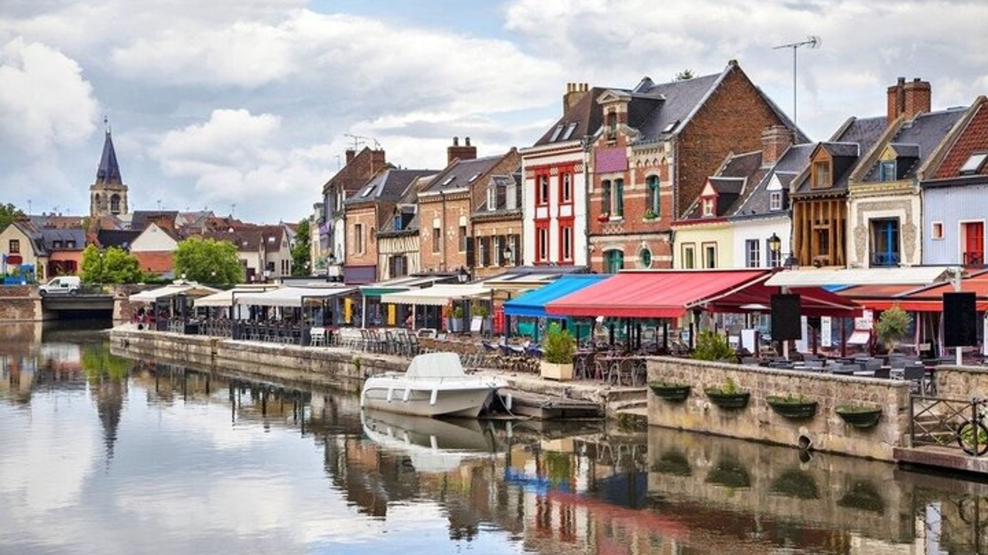 Amiens City Walk with Audio Guide in 7 Languages on your Phone