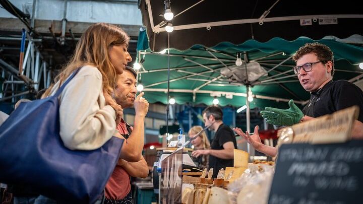 London Small-Group Sights and British Food Tour