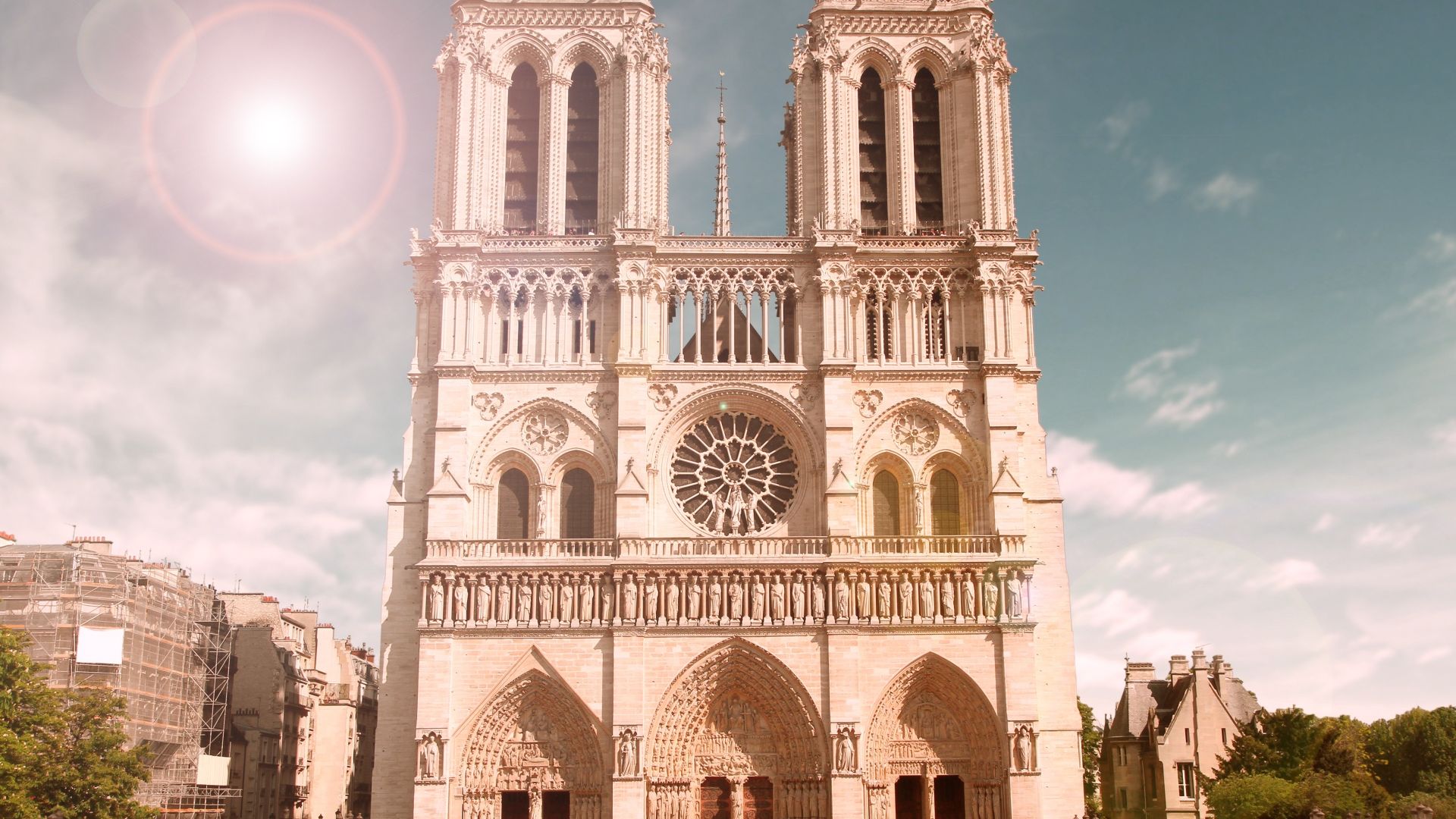 FRPA049 - English  Skip-the-line Notre-Dame Cathedral, Louvre, Paris City Tour