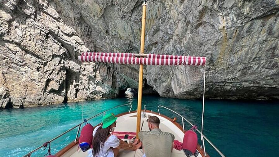 Private Island of Capri Boat Tour for Couples