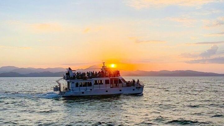 Full-Day Catamaran Tour with Snorkeling, Tortuga Island