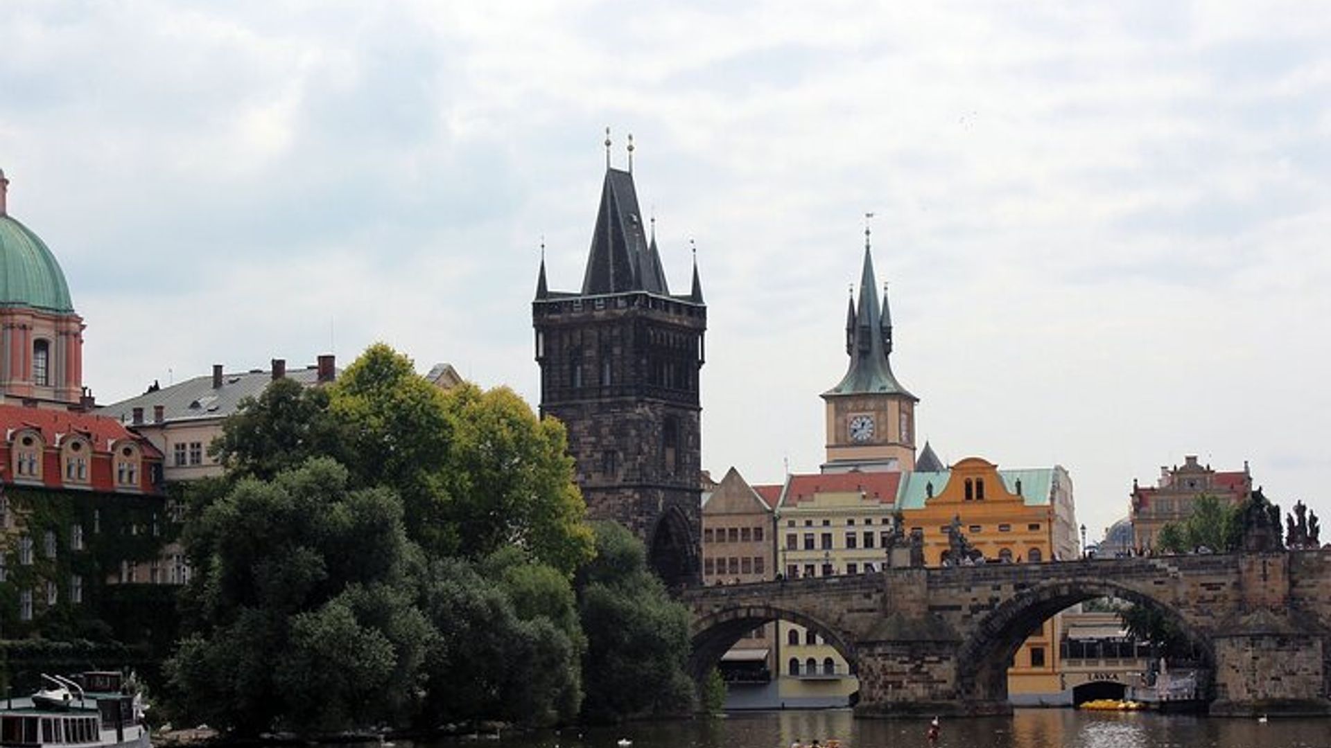 PRIVATE RIVER CRUISE with unlimited drinks