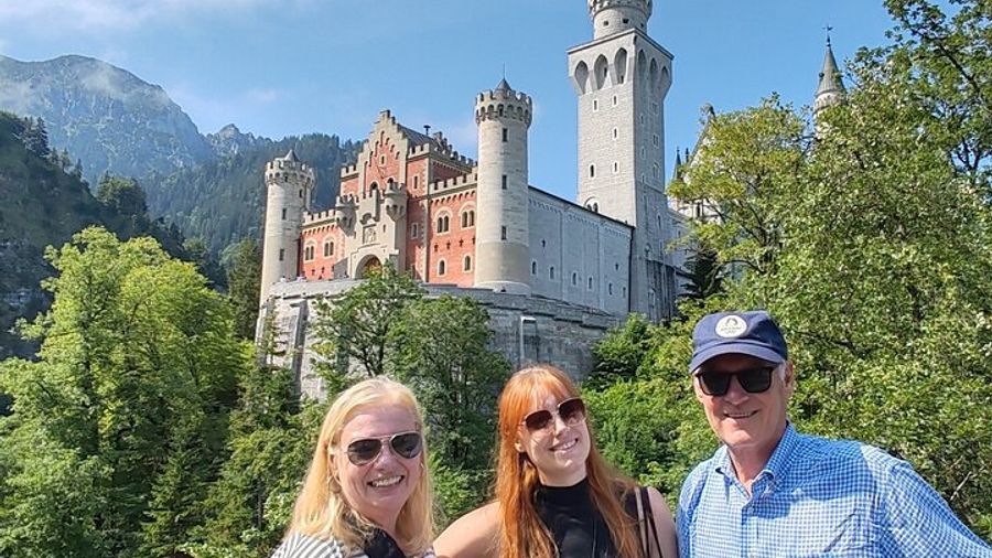 Munich to Neuschwanstein Castle Bus Tour with Alpine Bike Tour