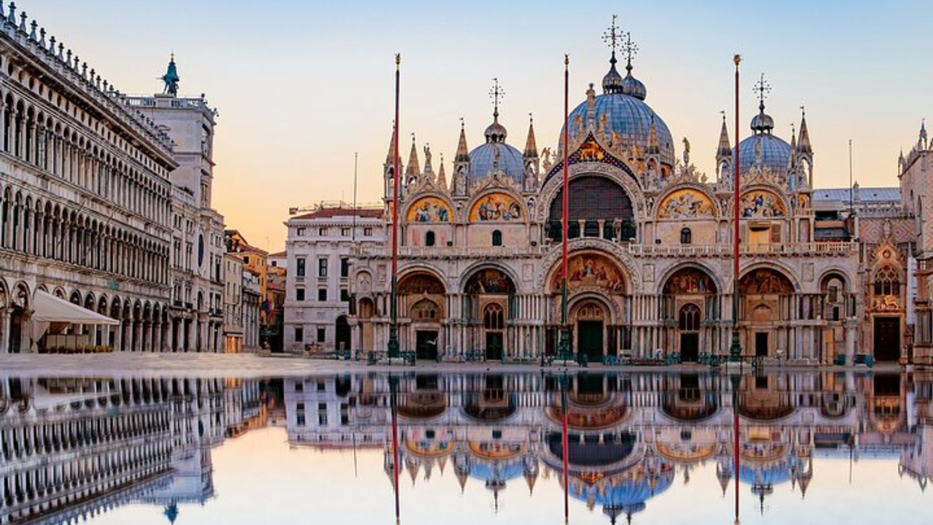 Venice: St. Mark’s Basilica, Doge's Palace Tour With Gondola