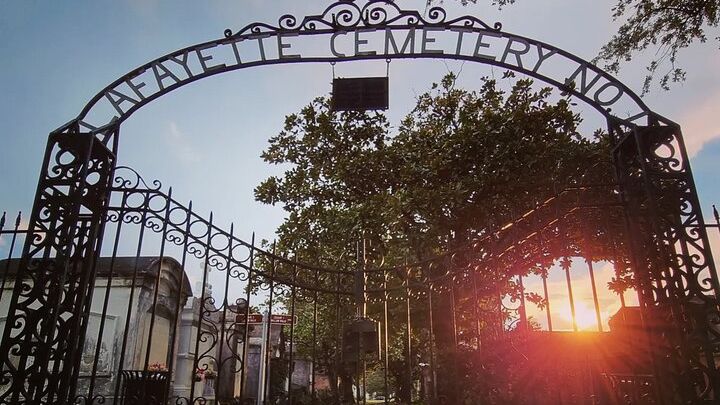 New Orleans Garden District and Cemetery Bike Tour