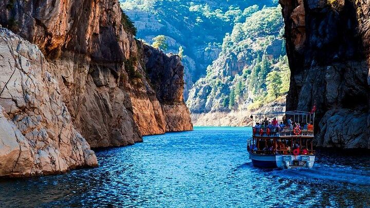 Green Canyon Boat Trip with Lunch and Free-Flow Soft Drinks