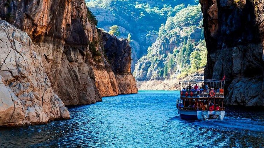 Green Canyon Boat Trip with Lunch and Free-Flow Soft Drinks