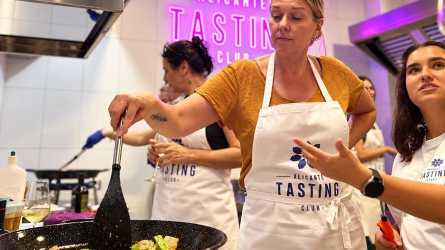 Alicante Paella Cooking Class, Tapas, Drinks & Central Market