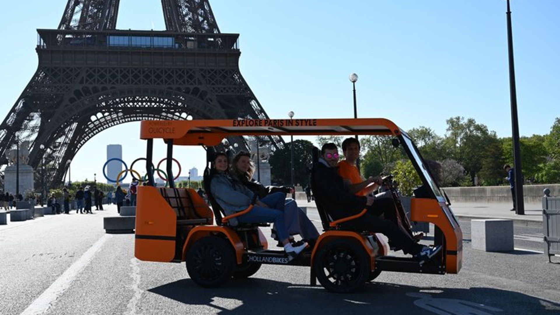 Paris Private Bike Bus Tour: Eiffel Tower, Louvre, Opéra