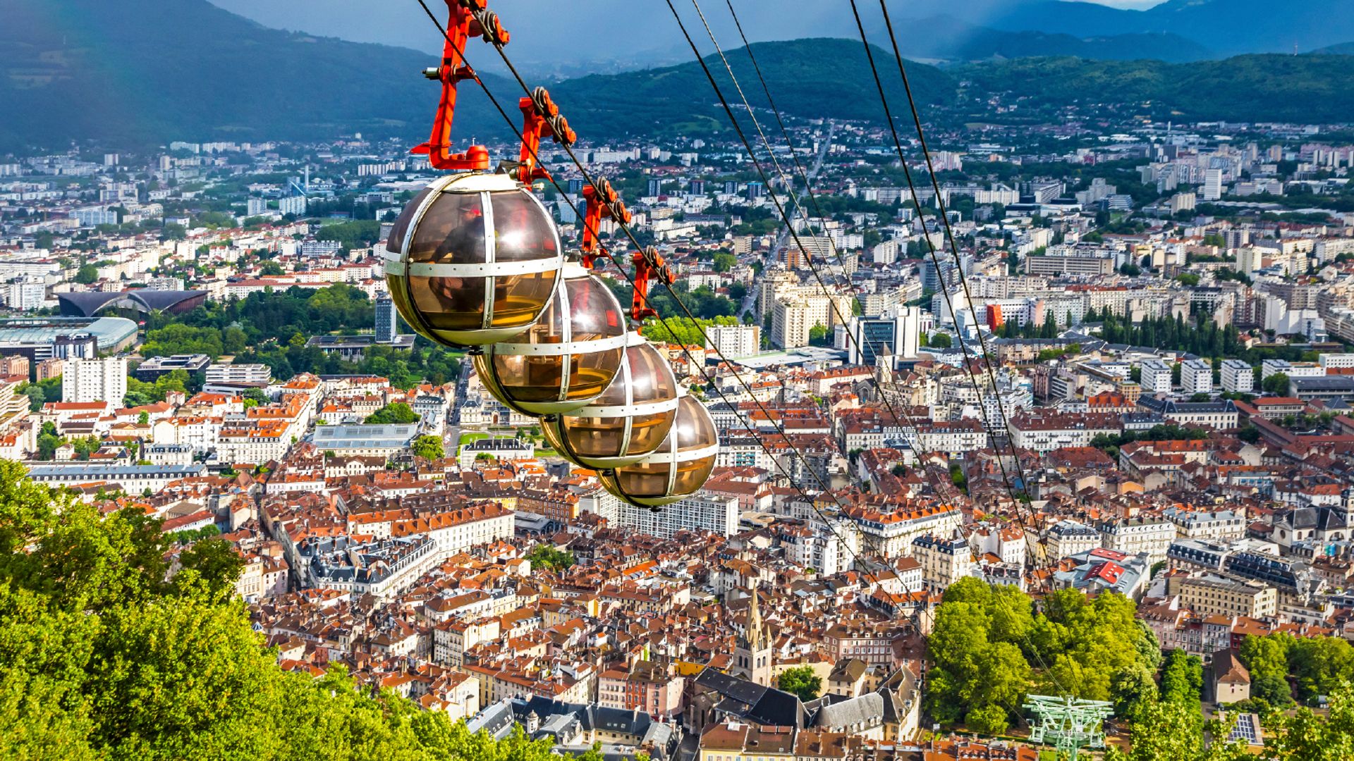 Grenoble: Audio Guided Walking Tour (2:20 - 19 audio comments)