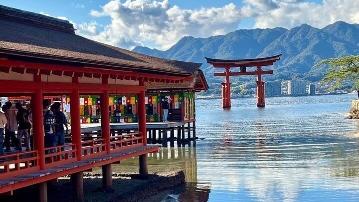 Hiroshima and Miyajima: Private Full-Day Tour With Local Guide
