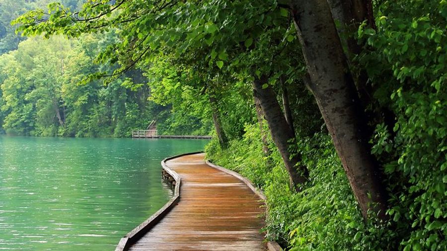 Slovenia in One Day: Lake Bled, Postojna Cave and Predjama Castle