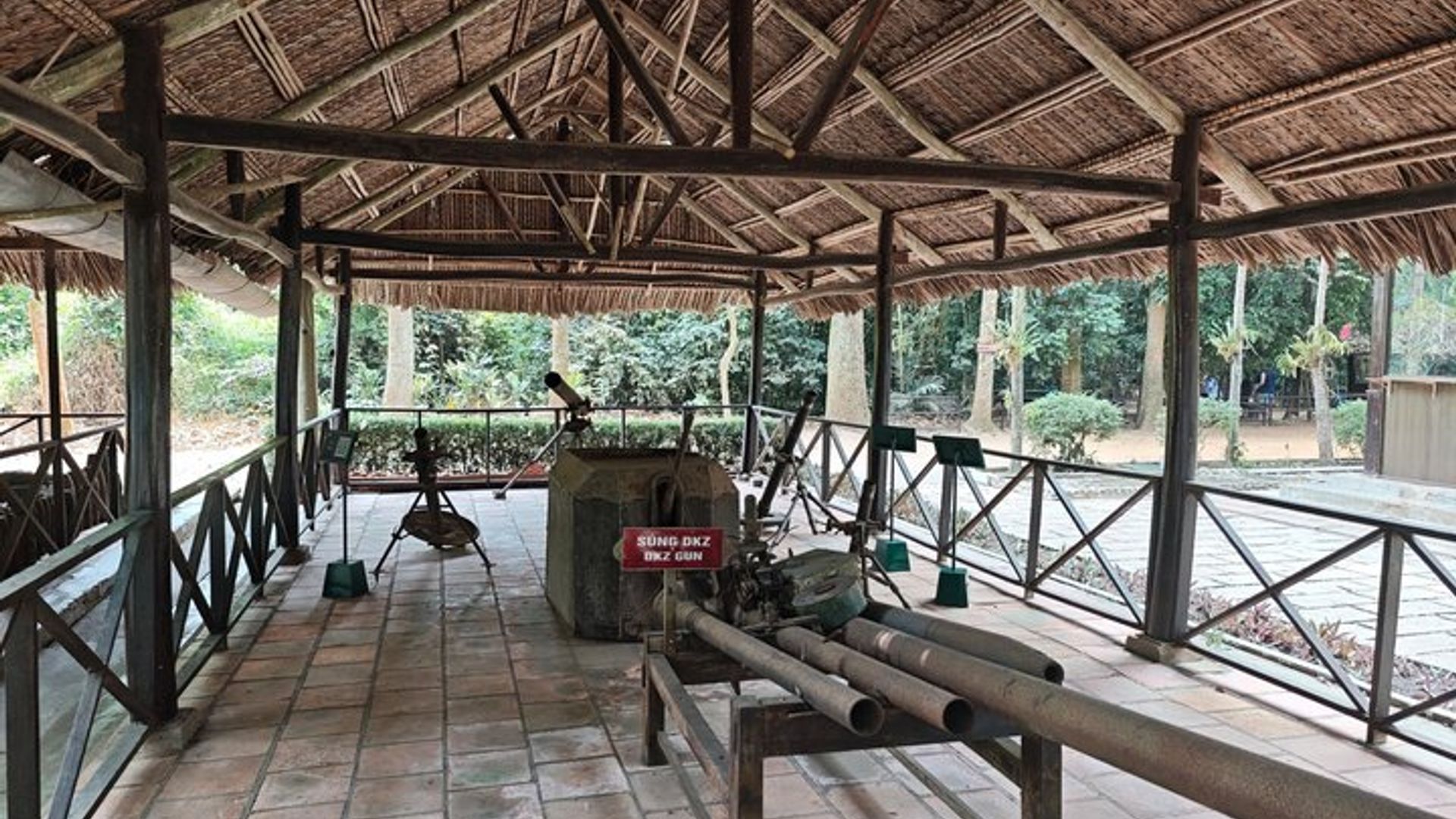 Cu Chi Ben Duoc Tunnel and Local Market Small-Group Tour