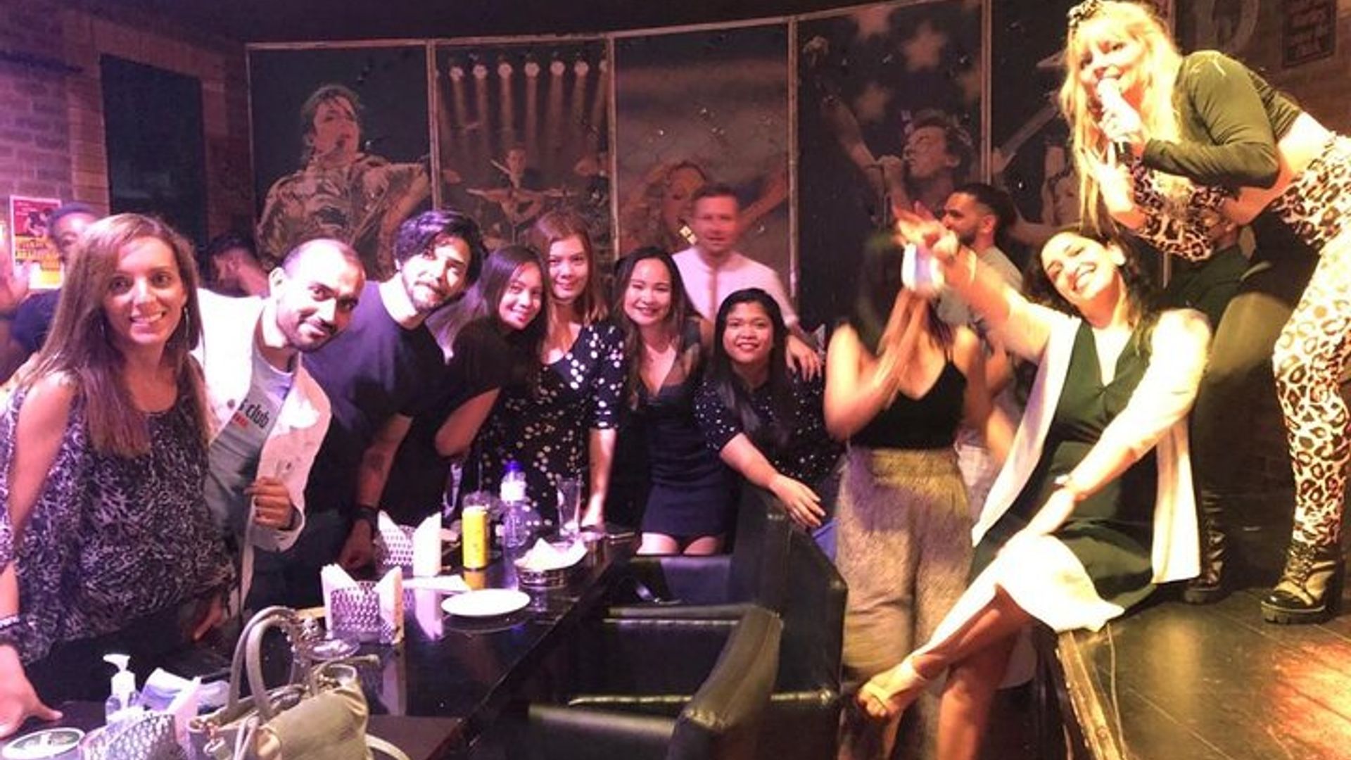 Dubai Pub Crawl Nightlife Group Tour