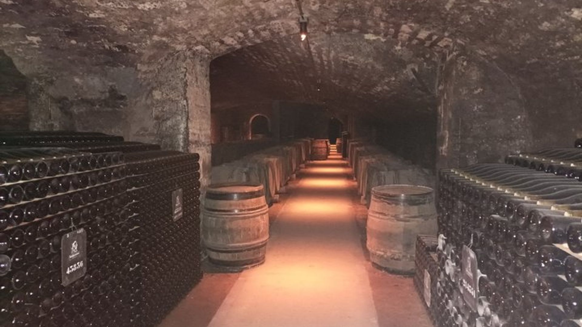 Visite privée des vins de Beaune Explorez les caves et dégustez les vins de Bourgogne
