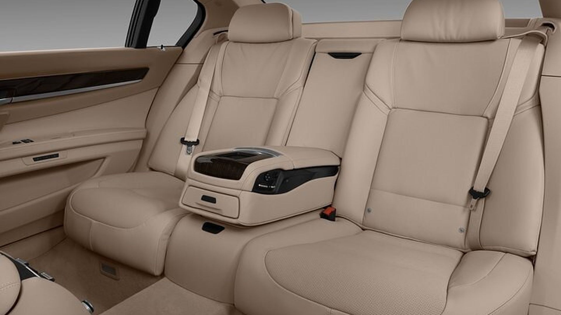 Manhattan to Newark (EWR) Airport: Private One-Way Transfer