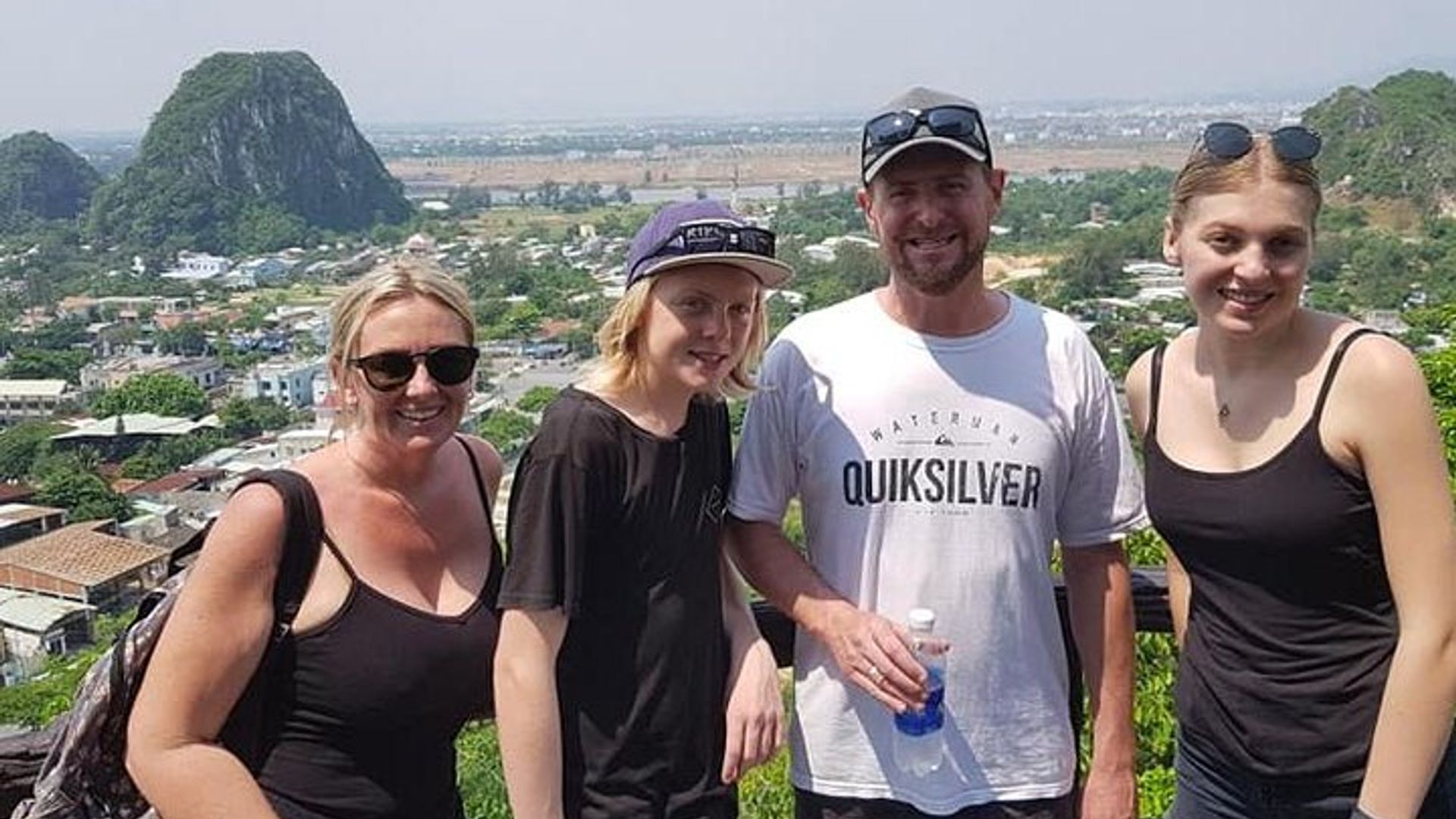 Private Tour MARBLE MOUNTAIN-Caves &HOI AN Ancient Town-BoatRide