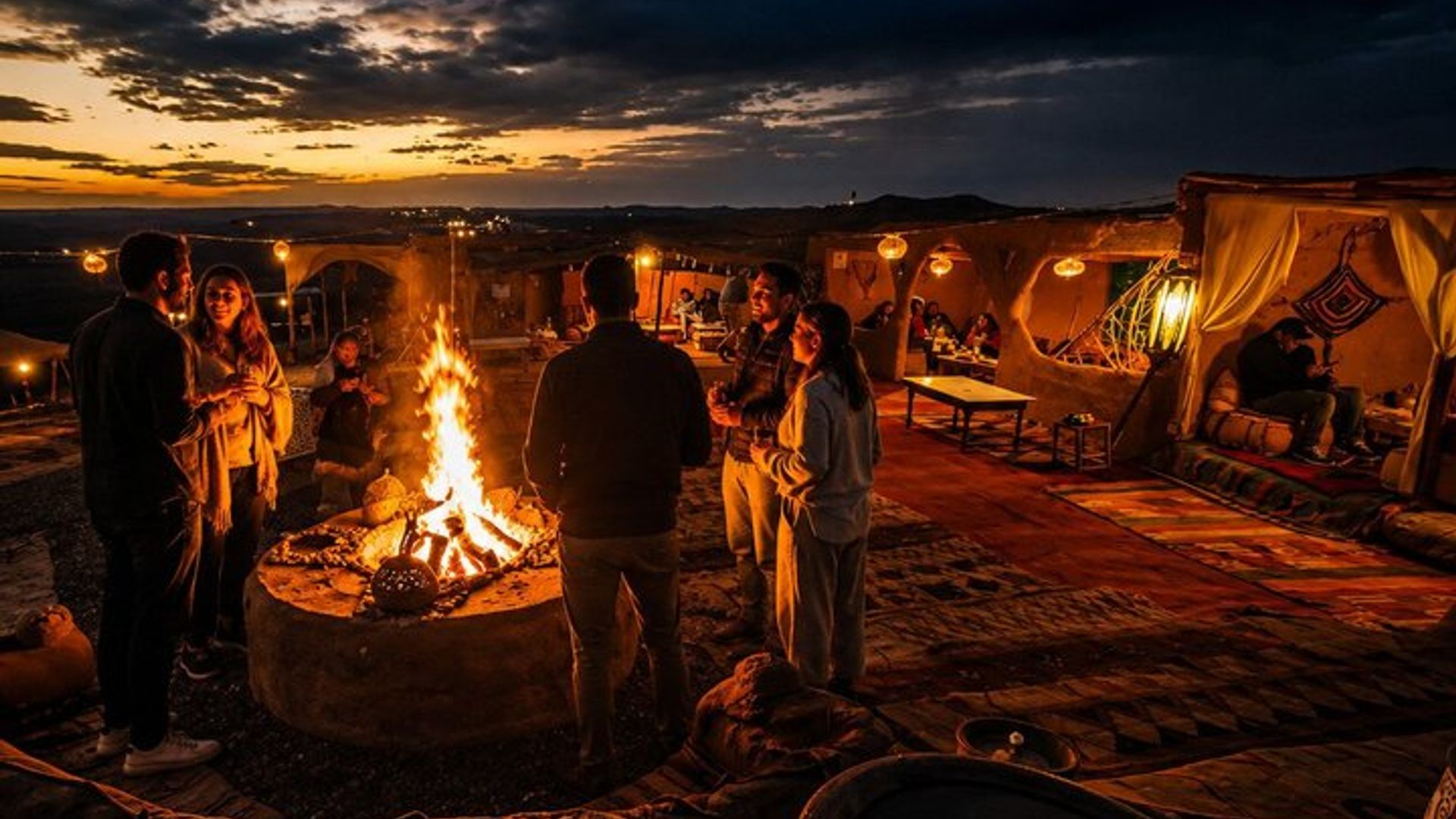 Marrakech : Coucher de soleil, dîner spectacle et observation des étoiles dans le désert d'Agafay