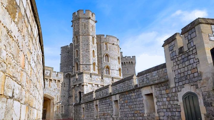 Stonehenge and Windsor Castle Tour from London with Entry Tickets