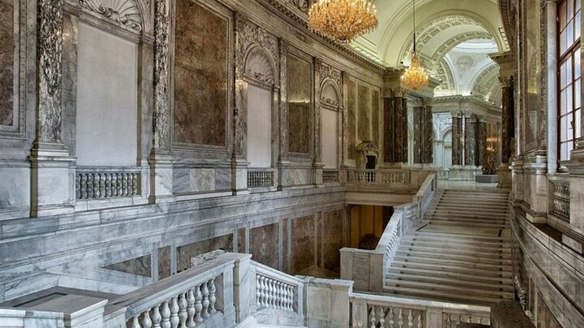 Palazzo Hofburg di Vienna: Tour del Museo Sisi e dei Giardini con accesso prioritario