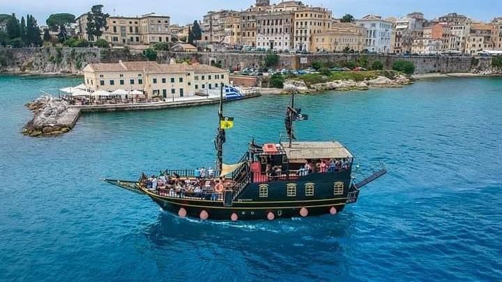 Minicruise around the coastline of Corfu Town with Pirate ship 75 min