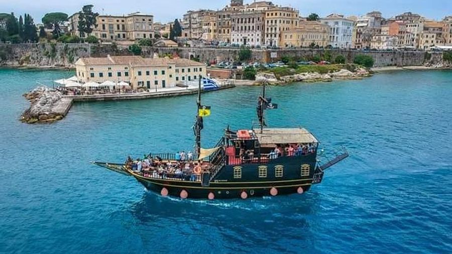 Minicruise around the coastline of Corfu Town with Pirate ship 75 min