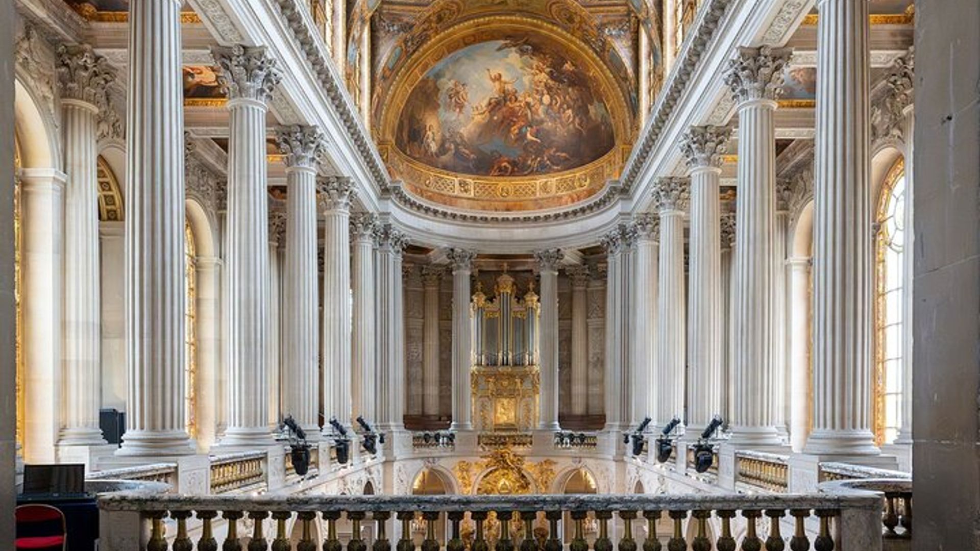 Paris: Palace of Versailles Guided Tour with Garden Access