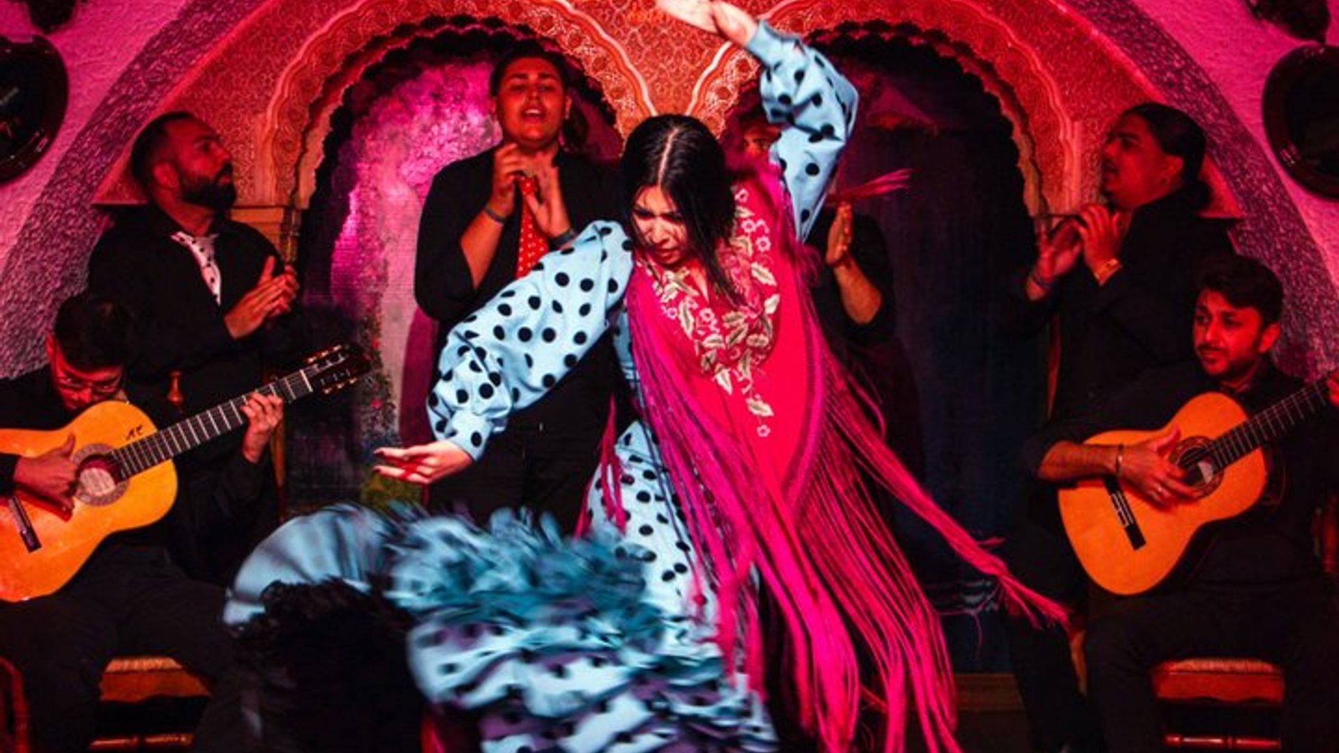 Barcelona: Flamenco Show With Dinner, Tapas, or Drinks Option