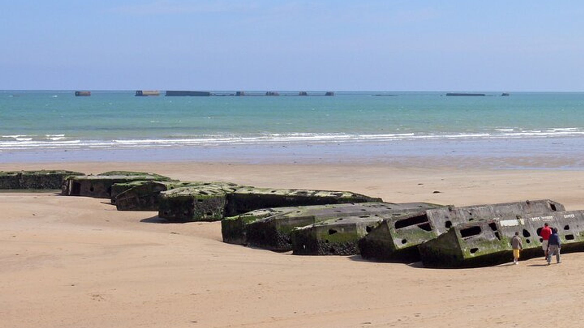 D-Day Omaha Beach Private Tour with CDG Transfer and Champagne