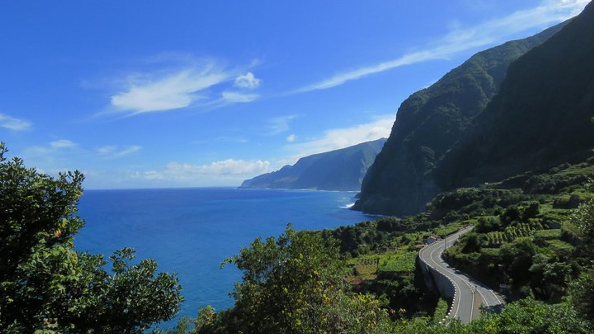 Northwest Terraces and Volcanic Pools 4x4 Full Day Tour