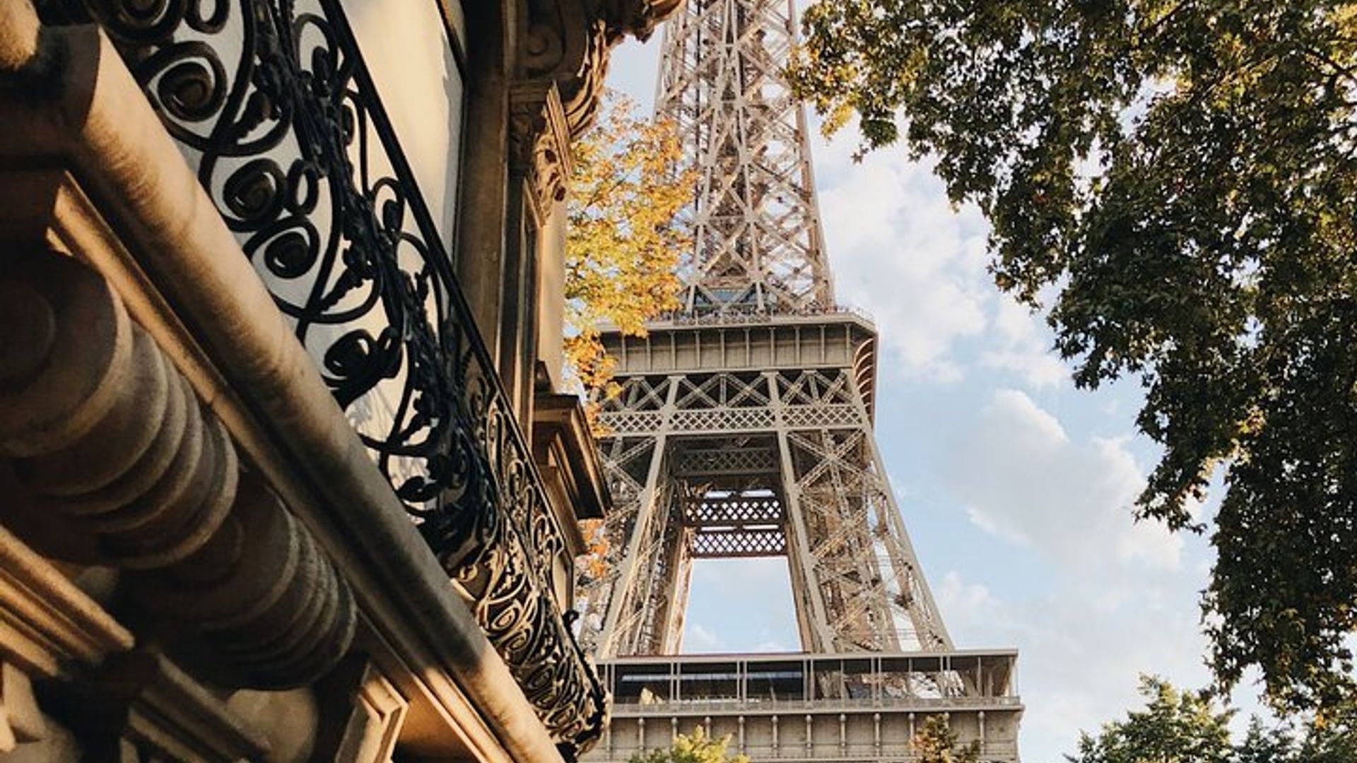 Paris Short Layover Private Panoramic Sightseeing Tour by Car