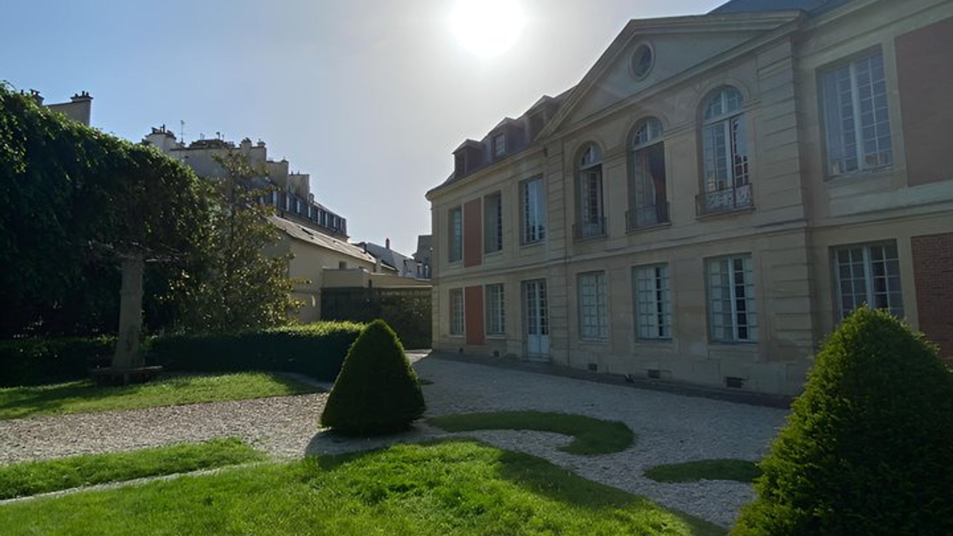 Versailles: Off the Beaten Track Tour with a Local Guide