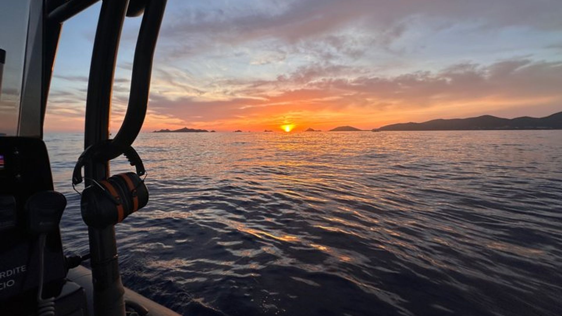 Cruzeiro ao Pôr do Sol nas Ilhas Sanguinárias da Córsega com Aperitivo